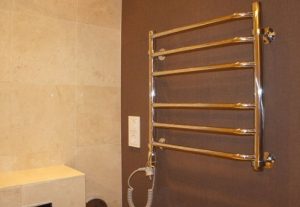 Установка электрического полотенцесушителя в ванной в Прокопьевске